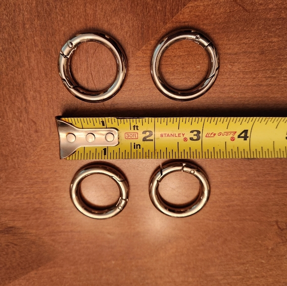 Miche 1” Carabiner in Silver - Picture 2 of 3